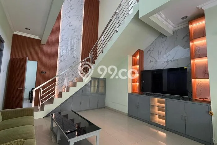 Disewakan! Rumah 5 Kamar Tidur &
2 Kamar Mandi di BKR, Bandung Disewakan! Rumah 5 Kamar Tidur &
2 Kamar Mandi di BKR, Bandung