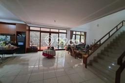 Rumah Terawat di , Bandung, LT 240m2m², LB 300m2m² Rumah Terawat di , Bandung, LT 240m2m², LB 300m2m²