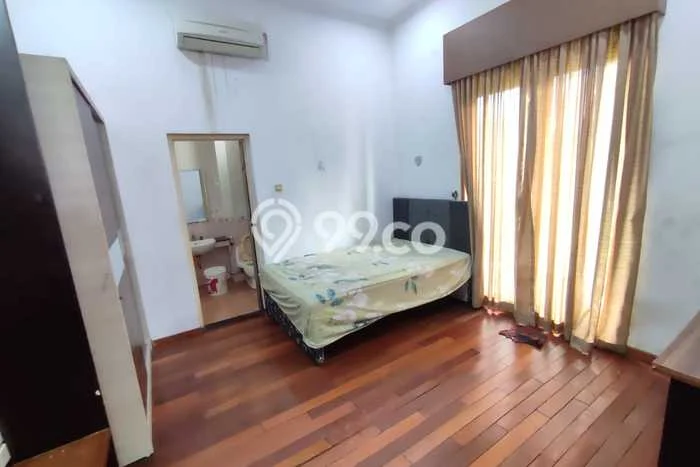 Disewakan! Rumah 5 Kamar Tidur &
4 Kamar Mandi di Cengkareng Barat, Jakarta Barat Disewakan! Rumah 5 Kamar Tidur &
4 Kamar Mandi di Cengkareng Barat, Jakarta Barat