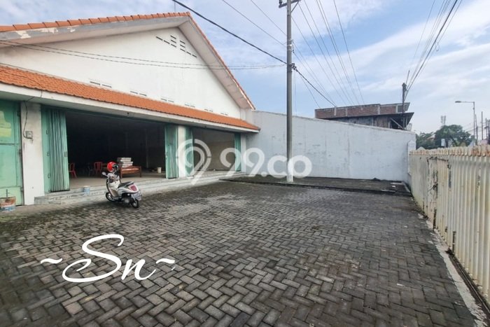 Unit Ruko Dijual di Surabaya LT 1135m2 & LB 642m2 Unit Ruko Dijual di Surabaya LT 1135m2 & LB 642m2
