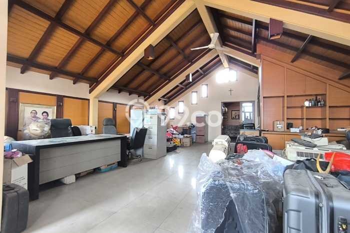 Jual Rumah Mewah Megah Dengan View Cantik di Puri Indah, Jakarta Barat Jual Rumah Mewah Megah Dengan View Cantik di Puri Indah, Jakarta Barat