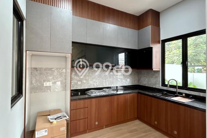 Ready to Use! Luxury House LT 159m2 Desain Modern di BSD Griya Loka Ready to Use! Luxury House LT 159m2 Desain Modern di BSD Griya Loka