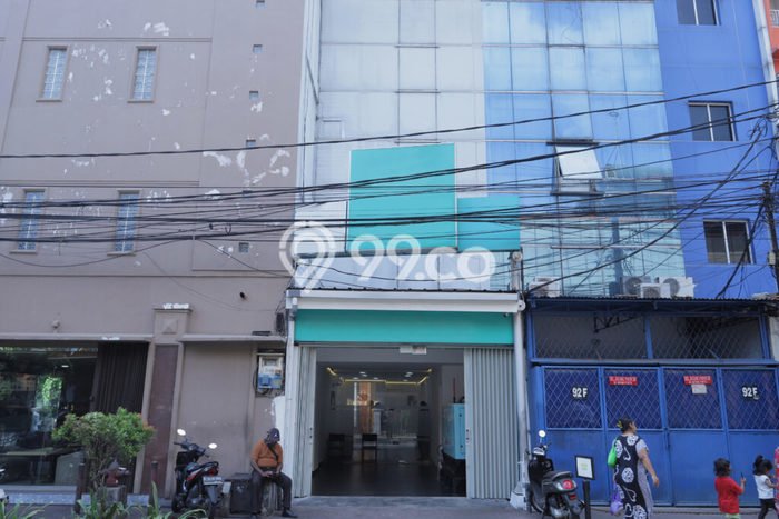 Ruko Dijual di Prime Area Jakarta Barat Luas 300m2 Ruko Dijual di Prime Area Jakarta Barat Luas 300m2