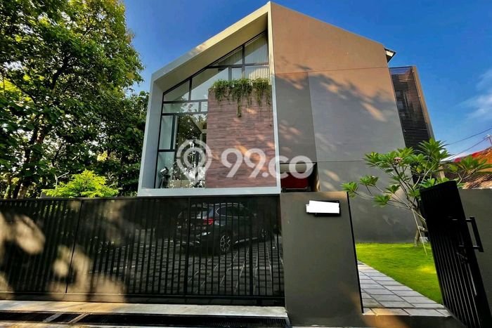 Rumah Mewah LB 536m2 Siap Huni Desain Elegan di Krapyak, Semarang Rumah Mewah LB 536m2 Siap Huni Desain Elegan di Krapyak, Semarang