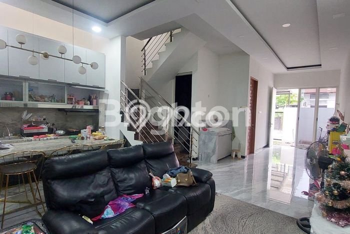 Dijual Terbatas Rumah LT 102m2m² di Kawasan Residential , Surabaya Dijual Terbatas Rumah LT 102m2m² di Kawasan Residential , Surabaya