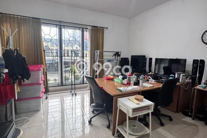 Ruko Dijual di Prime Area Jakarta Barat Luas 100m2 Ruko Dijual di Prime Area Jakarta Barat Luas 100m2