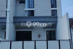 Dijual Rumah 4 Kamar Lokasi Strategis Nyaman dan Strategis di Wiyung Dijual Rumah 4 Kamar Lokasi Strategis Nyaman dan Strategis di Wiyung