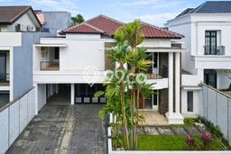 Disewakan! Rumah 4 Kamar Tidur &
4 Kamar Mandi di Kemang, Jakarta Selatan Disewakan! Rumah 4 Kamar Tidur &
4 Kamar Mandi di Kemang, Jakarta Selatan