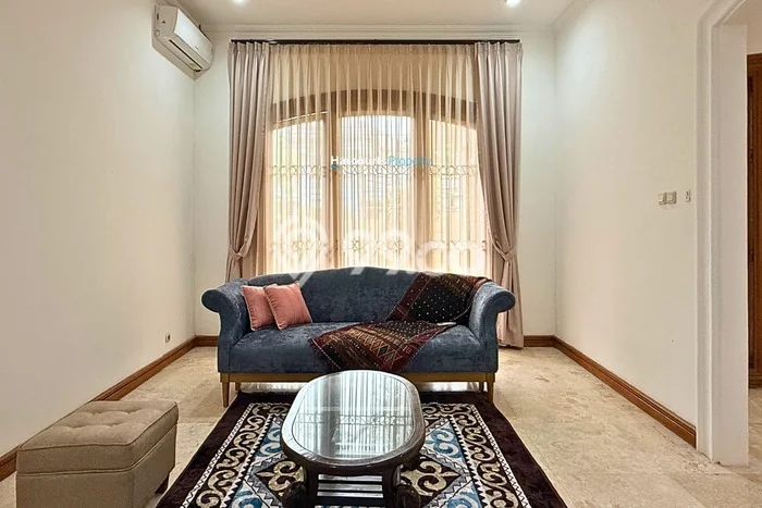 Disewakan! Rumah 3 Kamar Tidur &
2 Kamar Mandi di Jeruk Purut, Jakarta Selatan Disewakan! Rumah 3 Kamar Tidur &
2 Kamar Mandi di Jeruk Purut, Jakarta Selatan