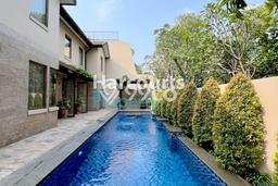 Ready to Use! Luxury House LT 598m2 Desain Modern di Kuningan Ready to Use! Luxury House LT 598m2 Desain Modern di Kuningan
