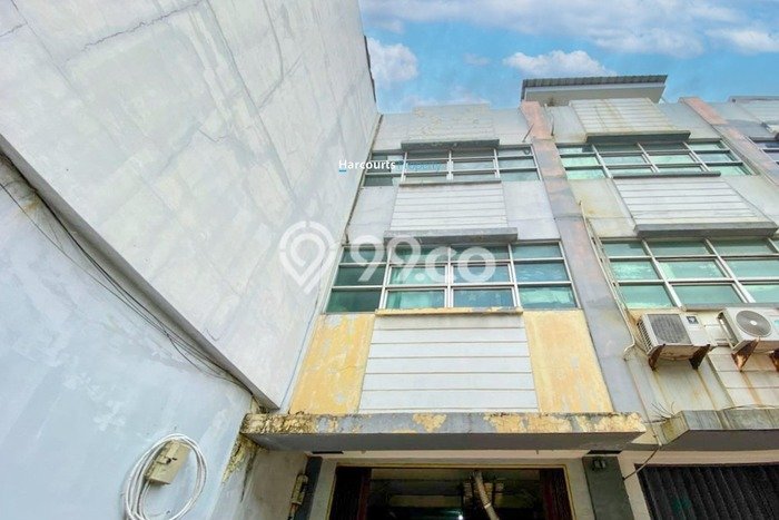 AREA PREMIUM! Ruko di Pulo Gadung, Luas 236m², Area Premium AREA PREMIUM! Ruko di Pulo Gadung, Luas 236m², Area Premium