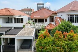 Ready to Use! Luxury House LT 300m2 Desain Modern di Lebak Bulus Ready to Use! Luxury House LT 300m2 Desain Modern di Lebak Bulus