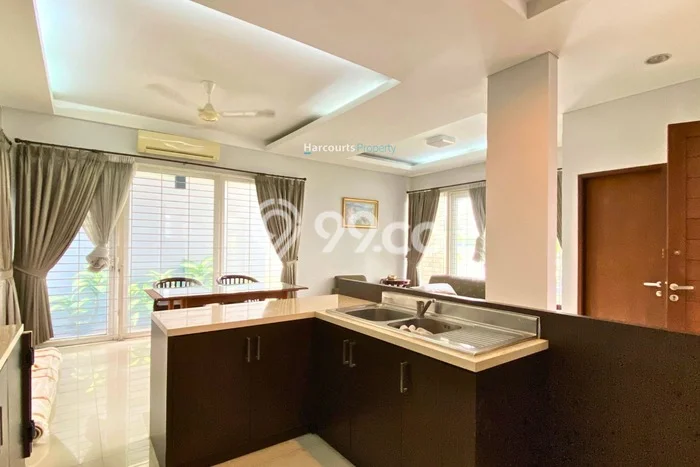 Rumah Bagus Disewakan di Mega Kuningan, Jakarta Selatan LT 330m2, LB 270m2 Rumah Bagus Disewakan di Mega Kuningan, Jakarta Selatan LT 330m2, LB 270m2