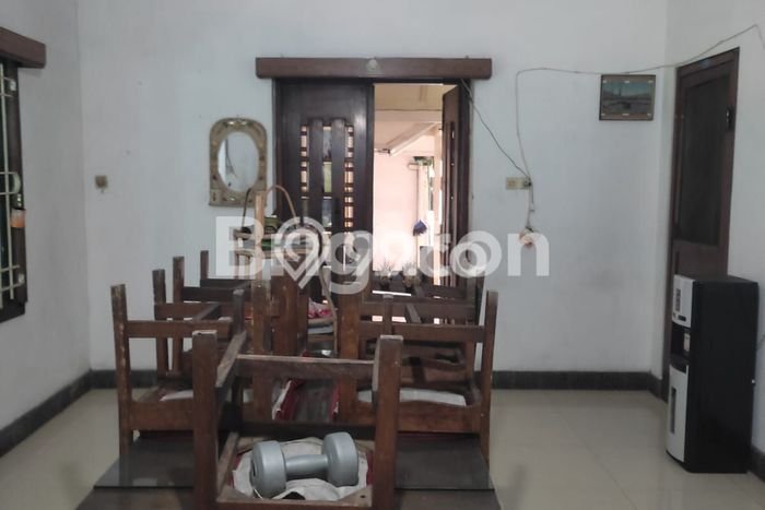 Lokasi strategis! Rumah siap huni disewakan di Tegalsari LB 300m2 Lokasi strategis! Rumah siap huni disewakan di Tegalsari LB 300m2