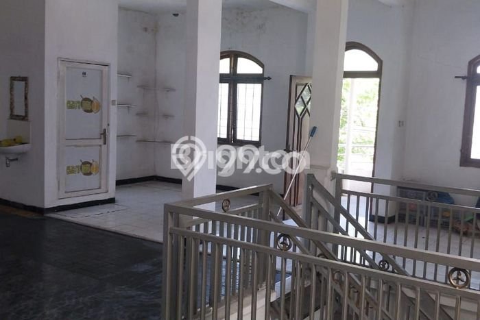 Ruko untuk Disewa di Pusat Surabaya Luas Bangunan 900m2 Ruko untuk Disewa di Pusat Surabaya Luas Bangunan 900m2