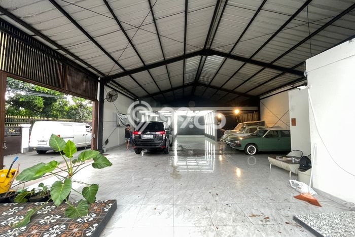 Unit Komersial Dijual di Cimanggis Depok Luas Bangunan 450m2 Unit Komersial Dijual di Cimanggis Depok Luas Bangunan 450m2