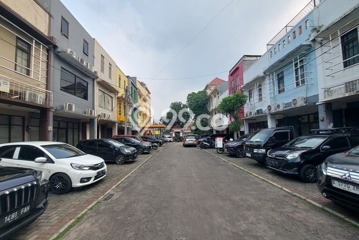 Ruko Dijual di Prime Area Jakarta Selatan Luas 180m2 Ruko Dijual di Prime Area Jakarta Selatan Luas 180m2