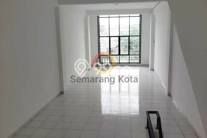 Ruko paling strategis disewakan di Gajah Mungkur Semarang Ruko paling strategis disewakan di Gajah Mungkur Semarang
