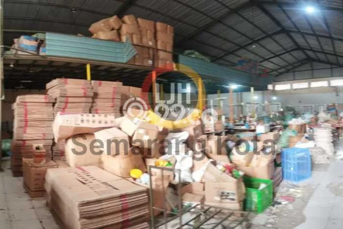 Disewakan Gudang komersial di Semarang Timur luas bangunan 700m2 Disewakan Gudang komersial di Semarang Timur luas bangunan 700m2
