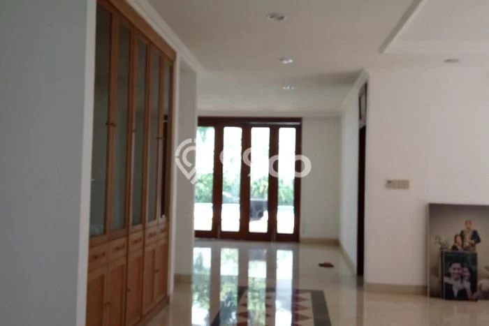 Hunian Eksklusif 5 KT / 4 KM untuk Disewa di Pejaten, Jakarta Selatan Hunian Eksklusif 5 KT / 4 KM untuk Disewa di Pejaten, Jakarta Selatan