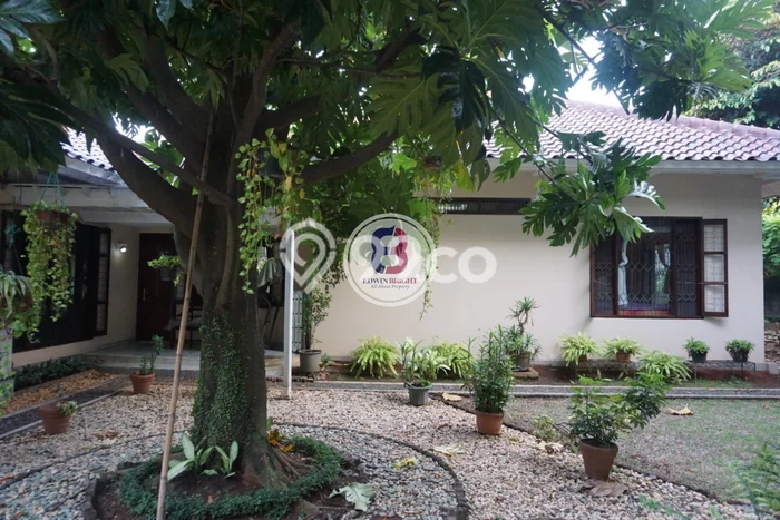 Dijual Rumah Luas Elegan Dengan View Cantik di Bintaro, Jakarta Selatan Dijual Rumah Luas Elegan Dengan View Cantik di Bintaro, Jakarta Selatan