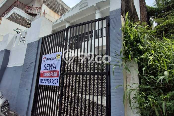 SPECIAL OFFER! Rumah area Candisari, 4 KT, Area Strategis, LT 220m2m² LB 200m2m² SPECIAL OFFER! Rumah area Candisari, 4 KT, Area Strategis, LT 220m2m² LB 200m2m²