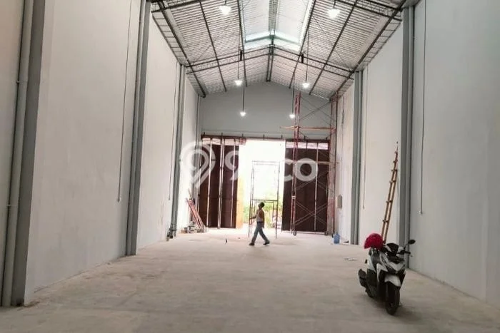 Gudang Disewa di Semarang dengan LB 320m2 Area Komersial Ramai Gudang Disewa di Semarang dengan LB 320m2 Area Komersial Ramai