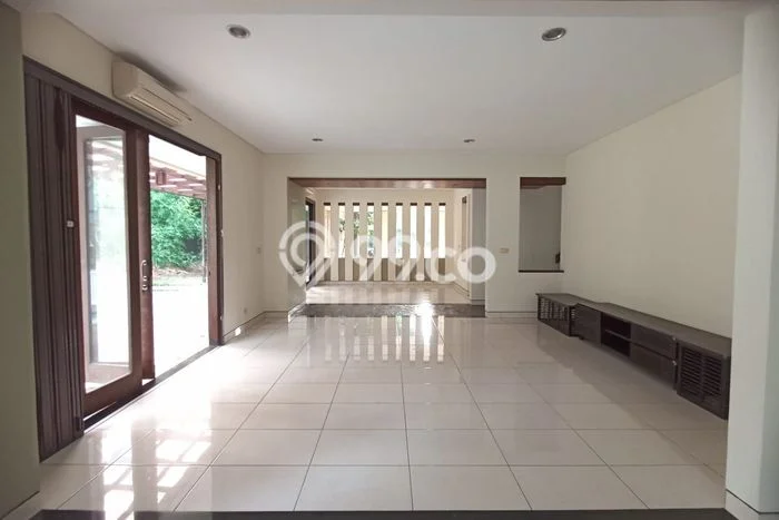 Hunian Bagus Disewakan di Kuningan, Jakarta Selatan LT 650m2, LB 400m2 Hunian Bagus Disewakan di Kuningan, Jakarta Selatan LT 650m2, LB 400m2