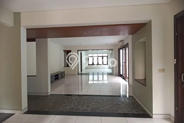 Hunian Bagus Disewakan di Kuningan, Jakarta Selatan LT 650m2, LB 400m2 Hunian Bagus Disewakan di Kuningan, Jakarta Selatan LT 650m2, LB 400m2