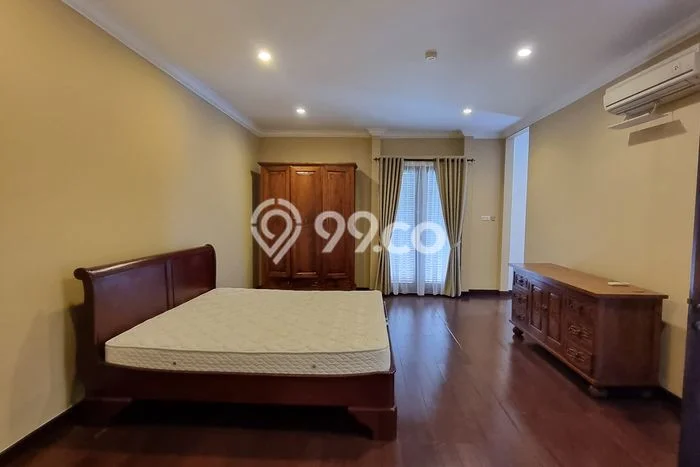 Hunian Kondisi Baik Disewakan di Pondok Indah, Jakarta Selatan LT 440m2, LB 650m2 Hunian Kondisi Baik Disewakan di Pondok Indah, Jakarta Selatan LT 440m2, LB 650m2