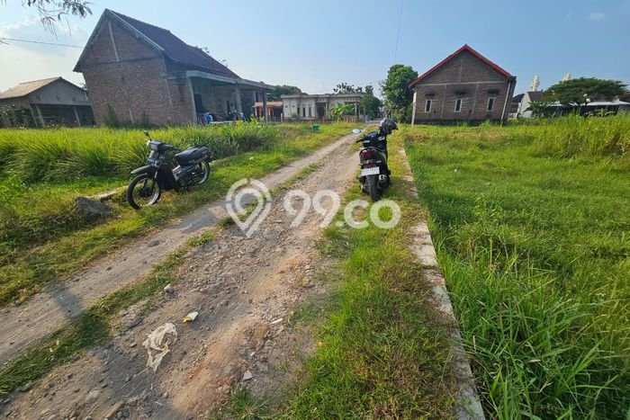Lahan Dijual Lokasi Karanganyar, Karanganyar dengan Luas Tanah 400m2 dan Status SHM Lahan Dijual Lokasi Karanganyar, Karanganyar dengan Luas Tanah 400m2 dan Status SHM