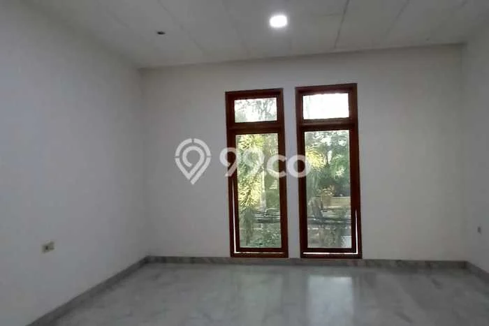 LOKASI STRATEGIS! Rumah di Kelapa Gading, Akses ke Stasiun, 6 KT, Luas 750m2m² Bangunan 1500m2m² LOKASI STRATEGIS! Rumah di Kelapa Gading, Akses ke Stasiun, 6 KT, Luas 750m2m² Bangunan 1500m2m²