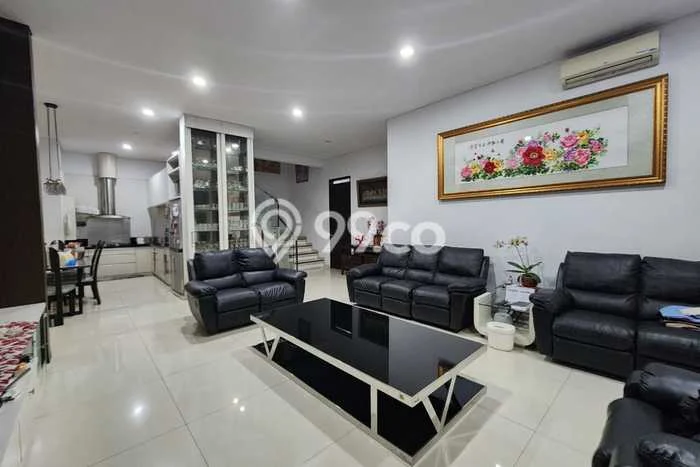 Rumah Elit LB 350m2 Siap Pakai Desain Elegan di Mekar Wangi, Bandung Rumah Elit LB 350m2 Siap Pakai Desain Elegan di Mekar Wangi, Bandung