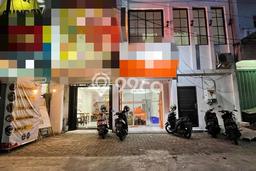 Disewakan Ruko di Kawasan Ramai Manukan Luas 45m2 Disewakan Ruko di Kawasan Ramai Manukan Luas 45m2