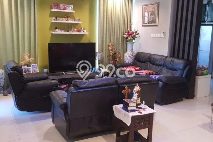 Rumah Nyaman 5 KT LB 360m2 Kondisi Bagus di Sungguminasa Rumah Nyaman 5 KT LB 360m2 Kondisi Bagus di Sungguminasa