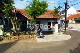 Ready to Use! Premium House LT 212m2 Desain Modern di Turangga Ready to Use! Premium House LT 212m2 Desain Modern di Turangga