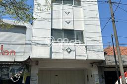 Ruko untuk disewa di Serengan punya LT 136m2 & LB 450m2 harga sewa kompetitif Ruko untuk disewa di Serengan punya LT 136m2 & LB 450m2 harga sewa kompetitif