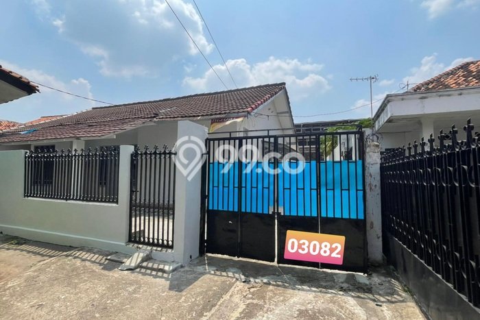 Rumah Strategis di Pusat Kota Cawang, Jakarta Timur - 3 Kamar Tidur Rumah Strategis di Pusat Kota Cawang, Jakarta Timur - 3 Kamar Tidur