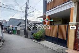 Rumah LT 85m² / LB 130m² Lokasi Strategis di Tebet, Jakarta Selatan Rumah LT 85m² / LB 130m² Lokasi Strategis di Tebet, Jakarta Selatan