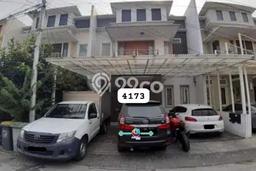Rumah Strategis 4 Kamar Tidur dan 3 Kamar Mandi di Tanjung Duren, Dekat Pusat Kota, Jakarta Barat Rumah Strategis 4 Kamar Tidur dan 3 Kamar Mandi di Tanjung Duren, Dekat Pusat Kota, Jakarta Barat