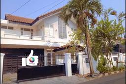 LISTING BARU! Rumah di Kebayoran Lama, Siap Huni, 5 KM, Dekat Kebayoran Lama, Jakarta Selatan, Jakarta Selatan, Luas 350m² Bangunan 350m² LISTING BARU! Rumah di Kebayoran Lama, Siap Huni, 5 KM, Dekat Kebayoran Lama, Jakarta Selatan, Jakarta Selatan, Luas 350m² Bangunan 350m²