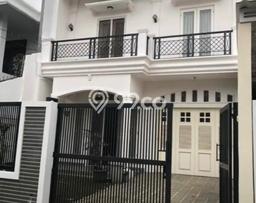 Rumah Luxury Modern Tanpa Renovasi di Pejaten Jakarta Selatan Rumah Luxury Modern Tanpa Renovasi di Pejaten Jakarta Selatan