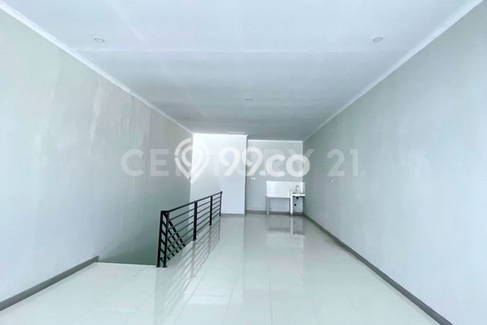 Ruko Dijual di Jakarta Pusat LT 168m2 & LB 363m2 Lokasi Terbaik! Ruko Dijual di Jakarta Pusat LT 168m2 & LB 363m2 Lokasi Terbaik!