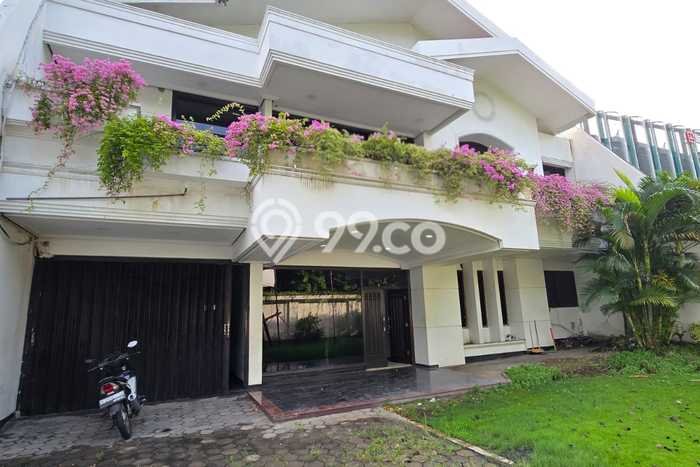 Sewa Rumah Strategis di Surabaya Kota LT 600m2 / LB 450m2 Kondisi Bagus Sewa Rumah Strategis di Surabaya Kota LT 600m2 / LB 450m2 Kondisi Bagus