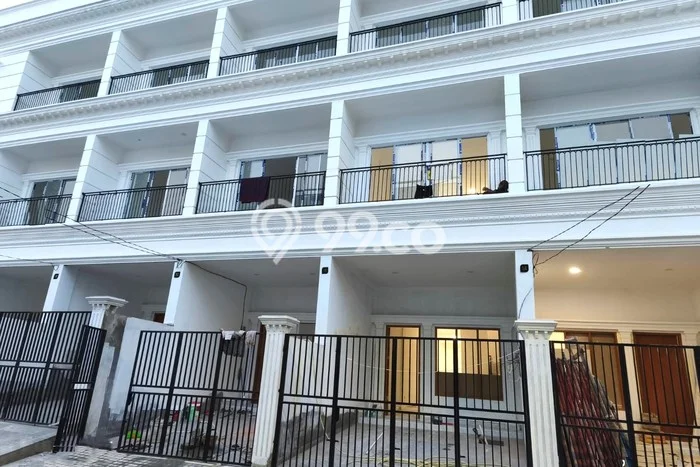 Rumah di Tanjung Duren, 3 KM, Dekat Universitas, LT 69m² Bangunan 211m² Rumah di Tanjung Duren, 3 KM, Dekat Universitas, LT 69m² Bangunan 211m²