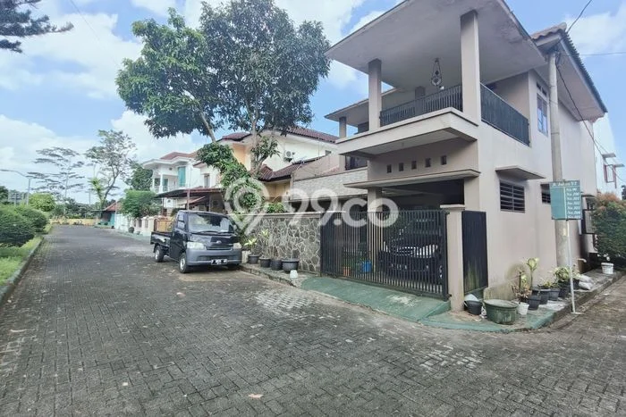 Rumah Modern Minimalis 4 Kamar Bisa Langsung Pindah di Purwokerto Utara Rumah Modern Minimalis 4 Kamar Bisa Langsung Pindah di Purwokerto Utara