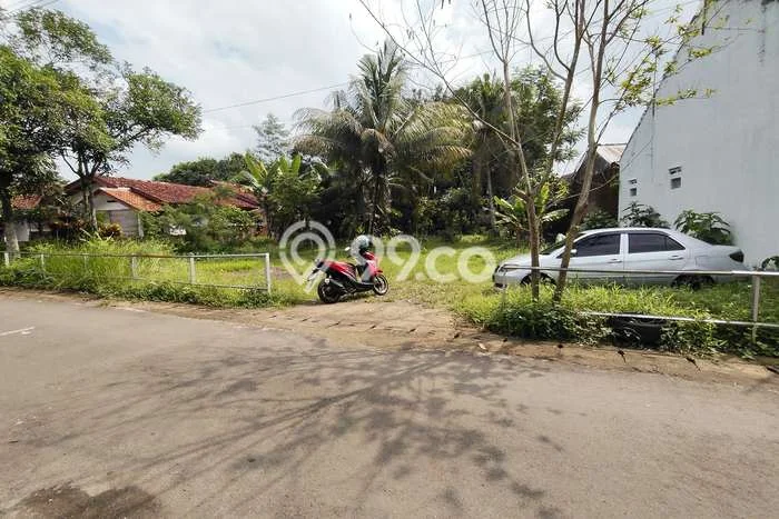 Lahan Strategis di Kembaran Dijual dengan Luas 1400m2 Lahan Strategis di Kembaran Dijual dengan Luas 1400m2