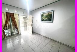 Disewakan! Rumah 3 Kamar Tidur &
3 Kamar Mandi di Jelambar, Jakarta Barat Disewakan! Rumah 3 Kamar Tidur &
3 Kamar Mandi di Jelambar, Jakarta Barat