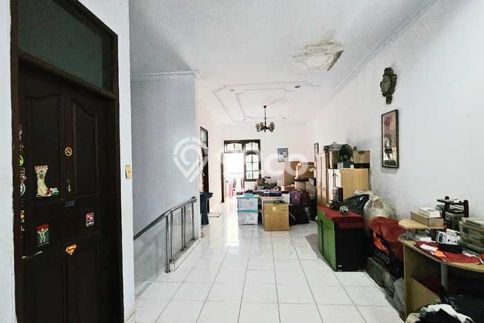 For Sale! Premium House LT 174m2 Desain Elegan di Jelambar For Sale! Premium House LT 174m2 Desain Elegan di Jelambar
