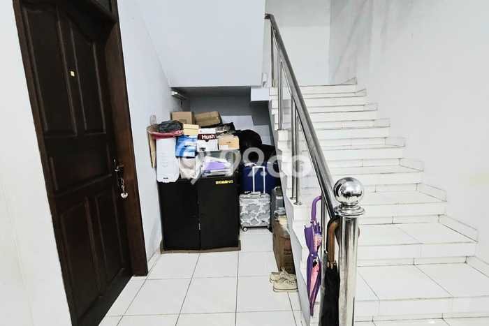 For Sale! Premium House LT 174m2 Desain Elegan di Jelambar For Sale! Premium House LT 174m2 Desain Elegan di Jelambar